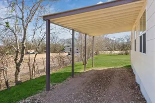 921 E Hill St, Bellville, TX 77418 - Photo 4