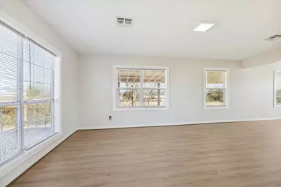 921 E Hill Street, Bellville, TX 77418 - Photo 10