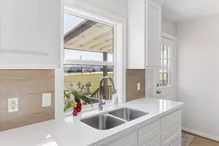 921 E Hill St, Bellville, TX 77418 - Photo 16