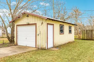 326 Acacia, Lake Jackson, TX 77566 - Photo 8