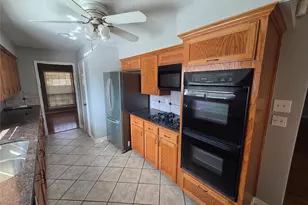 305 W Castle Harbour Dr, Friendswood, TX 77546 - Photo 6