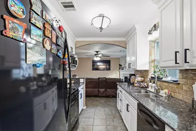 2414 Loch Lomond Street, Highlands, TX 77562 - Photo 10