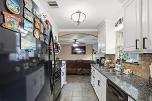 2414 Loch Lomond St, Highlands, TX 77562 - Photo 10