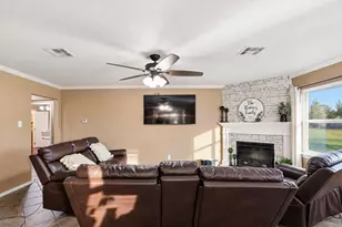 2414 Loch Lomond St, Highlands, TX 77562 - Photo 6