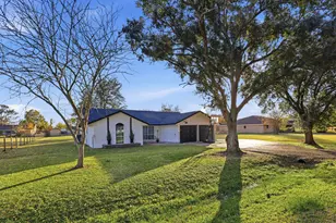 2414 Loch Lomond St, Highlands, TX 77562 - Photo 2