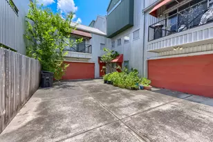 905 Andrews St, Houston, TX 77019 - Photo 2