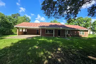 424 Co Rd 140, Liberty, TX 77575 - Photo 1