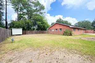 1702 Baylor Ave, Bay City, TX 77414 - Photo 18