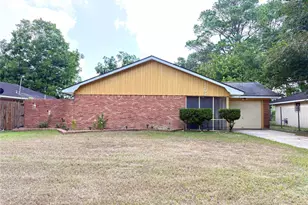 1702 Baylor Ave, Bay City, TX 77414 - Photo 2