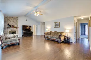 1403 Packsaddle Ln, Baytown, TX 77521 - Photo 4
