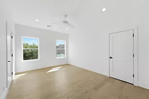 8553 Forum Dr, Houston, TX 77055 - Photo 24