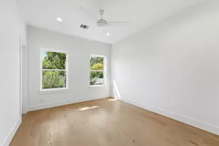 8553 Forum Dr, Houston, TX 77055 - Photo 22