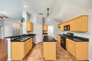 914 Mesquite Dr, Magnolia, TX 77354 - Photo 4