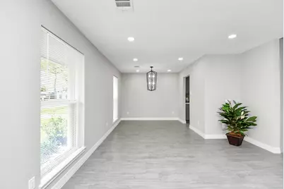 9726 Springmont Drive, Houston, TX 77080 - Photo 10