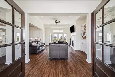 4112 Leslies Way, Dickinson, TX 77539 - Photo 4