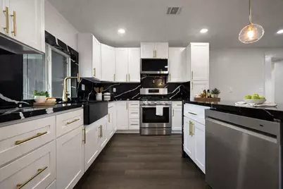 606 E Ahldag Avenue, Wharton, TX 77488 - Photo 10