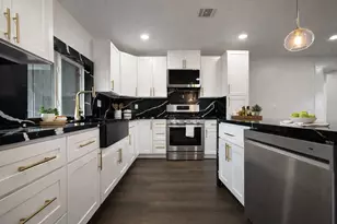 606 E Ahldag Ave, Wharton, TX 77488 - Photo 10