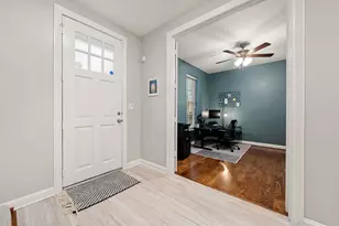 3277 Maxroy St, Houston, TX 77008 - Photo 4