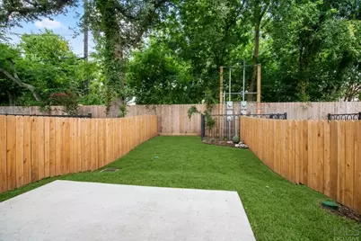 5115 Briscoe Street #A/B, Houston, TX 77033 - Photo 2