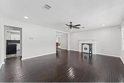 921 22nd Avenue N, Texas City, TX 77590 - Photo 4