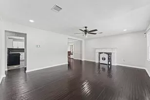 921 22nd Ave N, Texas City, TX 77590 - Photo 4