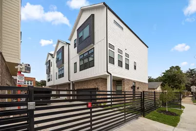 326 Eastwood Street, Houston, TX 77011 - Photo 8