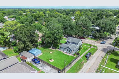 503 W Blum Street, Alvin, TX 77511 - Photo 34