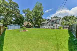 503 W Blum St, Alvin, TX 77511 - Photo 28