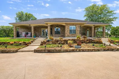 318 Sunrise Blvd, Angleton, TX 77515 - Photo 2