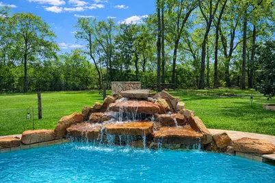 318 Sunrise Blvd, Angleton, TX 77515 - Photo 8