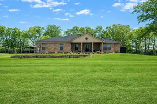 318 Sunrise Blvd, Angleton, TX 77515 - Photo 1
