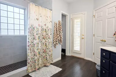 318 Sunrise Blvd, Angleton, TX 77515 - Photo 16