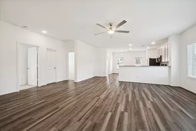 7306 Parkview Drive, Hitchcock, TX 77563 - Photo 2