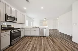 7306 Parkview Dr, Hitchcock, TX 77563 - Photo 4