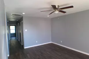 10133 Teneha Dr, Houston, TX 77033 - Photo 6