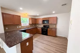939 Staffordale Manor Ln, Houston, TX 77047 - Photo 2