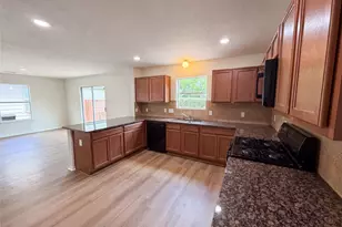 939 Staffordale Manor Ln, Houston, TX 77047 - Photo 10