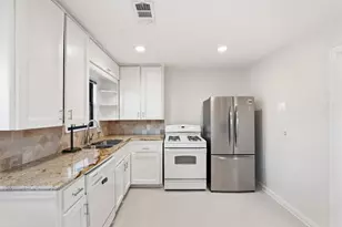 3521 Burgundy Ln, Houston, TX 77023 - Photo 14