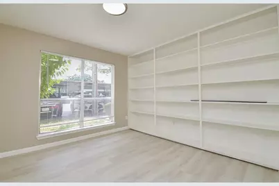 1950 Spenwick Drive #302, Houston, TX 77055 - Photo 10