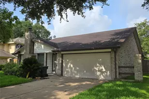 3434 Streamside Ln, Sugar Land, TX 77479 - Photo 2