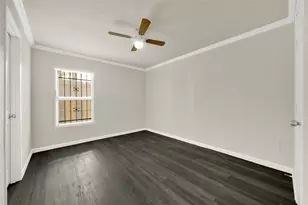 6819 Crestmont St, Houston, TX 77033 - Photo 14