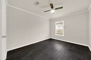 6819 Crestmont St, Houston, TX 77033 - Photo 12