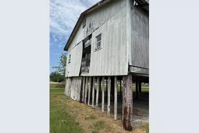 1067 East Road, Crystal Beach, TX 77650 - Photo 4