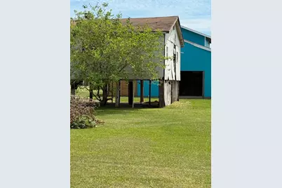 1067 East Road, Crystal Beach, TX 77650 - Photo 2