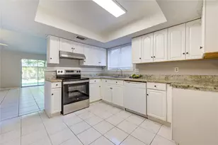 10514 Rancho Bernardo Ln, Sugar Land, TX 77498 - Photo 6