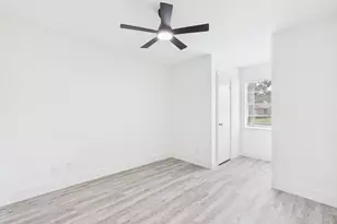 5814 Fontenelle Dr, Houston, TX 77035 - Photo 16