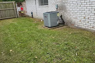 206 W Mitchell Rd, Houston, TX 77037 - Photo 12