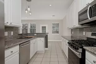 11 Scenic Brook Ct, The Woodlands, TX 77382 - Photo 10