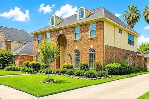 3227 Waters Way Dr, Sugar Land, TX 77478 - Photo 2