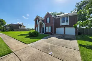 2412 N Mission Cir, Friendswood, TX 77546 - Photo 2